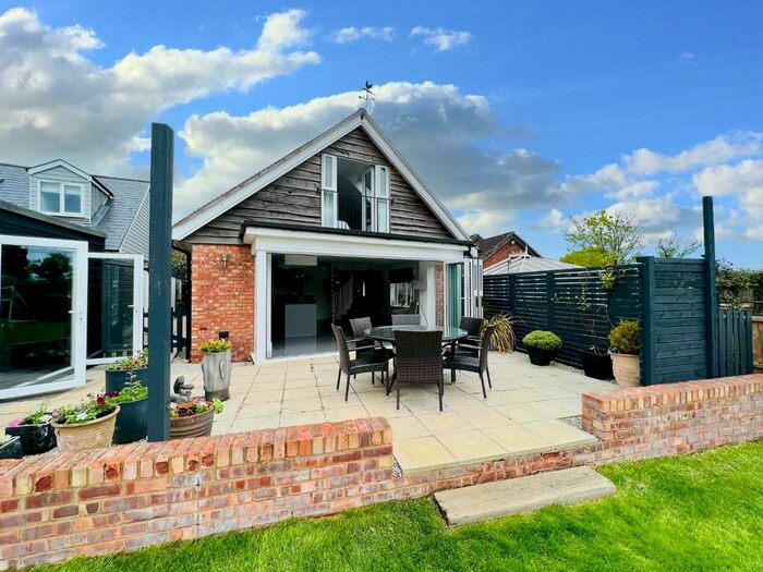 4 Bedroom Chalet For Sale In Magpie Hall Road, Stubbs Cross, TN26