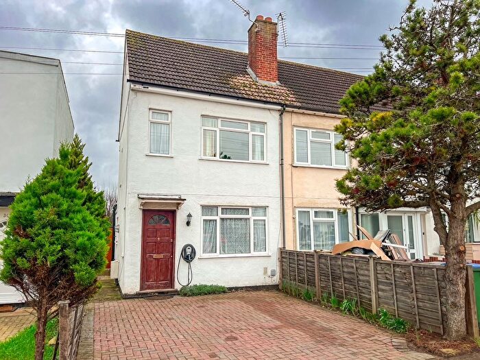 3 Bedroom End Terrace House For Sale In Eastcote Avenue, West Molesey, KT8