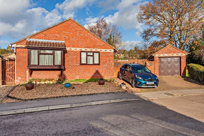 3 Bedroom Detached Bungalow For Sale In Metcalfe Way, Haddenham, CB6