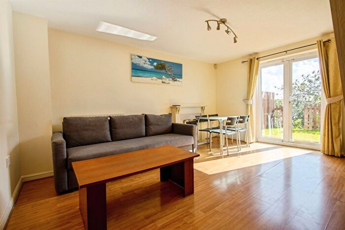 2 Bedroom Property For Sale In Oakham Way, Leeds, LS9