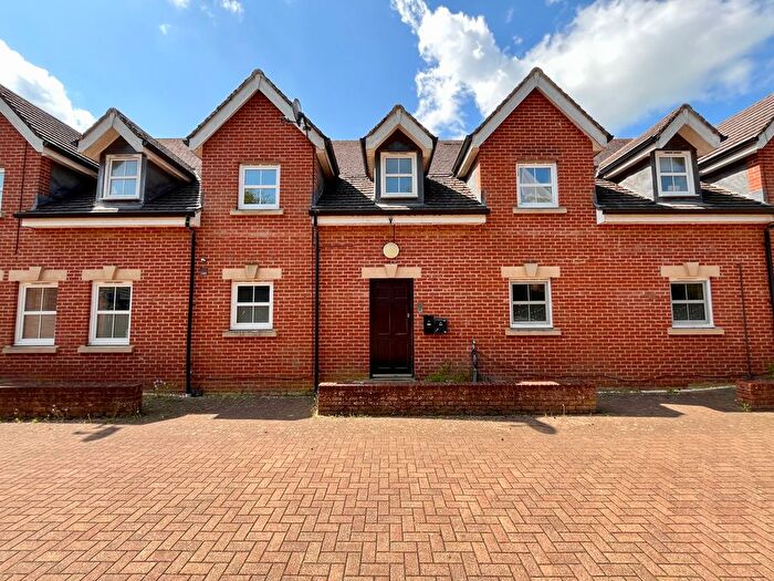 3 Bedroom Flat To Rent In Station Terrace, Buckingham, MK18
