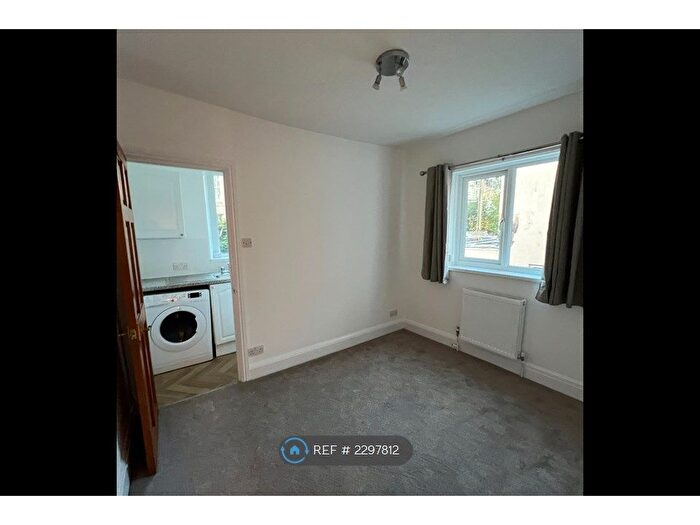 1 Bedroom Flat To Rent In Ermington Terrace, Plymouth, PL4