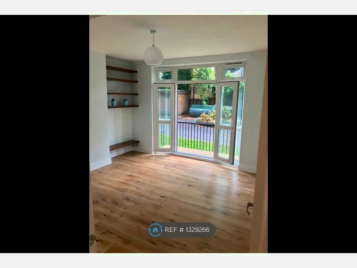 2 Bedroom Flat To Rent In Crawshay House, London, N16