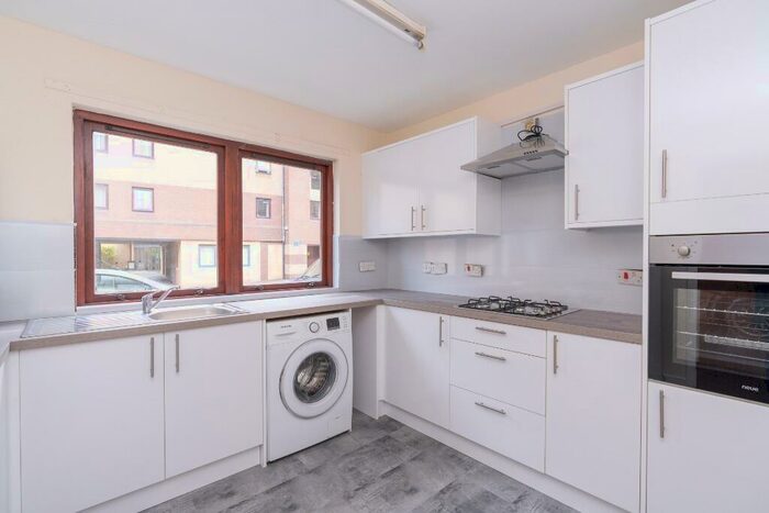 3 Bedroom Flat To Rent In Sienna Gardens, Marchmont, Edinburgh, EH9
