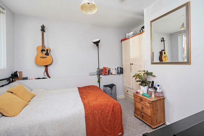 3 Bedroom Maisonette To Rent In Welton House, Stepney Way, Stepney, London, E1