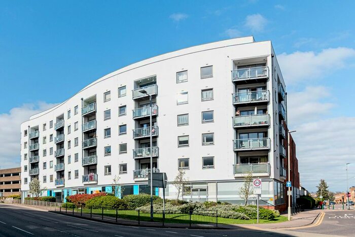 2 Bedroom Flat To Rent In Ashleigh Court, Loates Lane, Watford, WD17