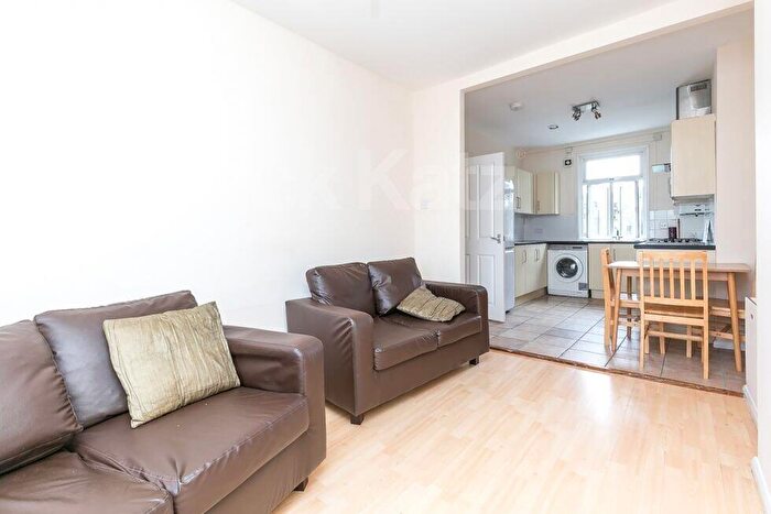 3 Bedroom Flat To Rent In Annette Road, Holloway, N7