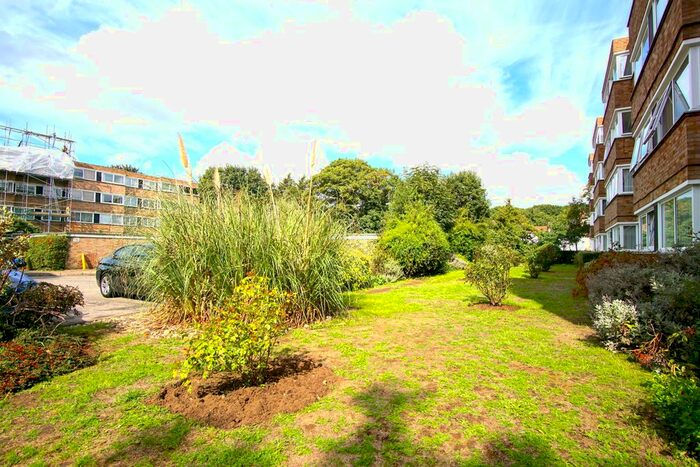 2 Bedroom Flat To Rent In Queenswood Gardens, London, E11