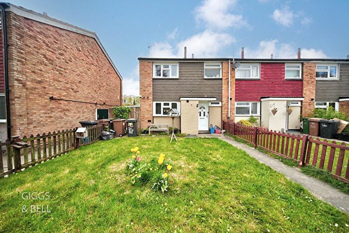 3 Bedroom End Terrace House For Sale In Wauluds Bank Drive, Luton, Bedfordshire, LU3