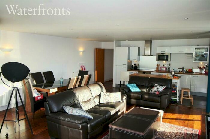 3 Bedroom Apartment To Rent In Western Gateway, London, E16