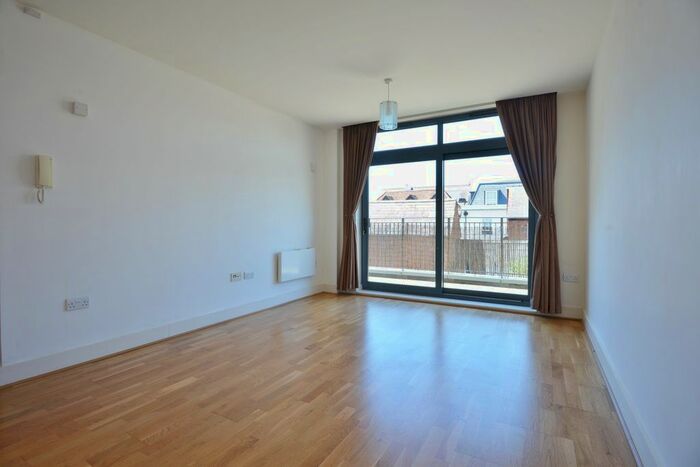 2 Bedroom Flat To Rent In Liberty House, Chertsey, KT16