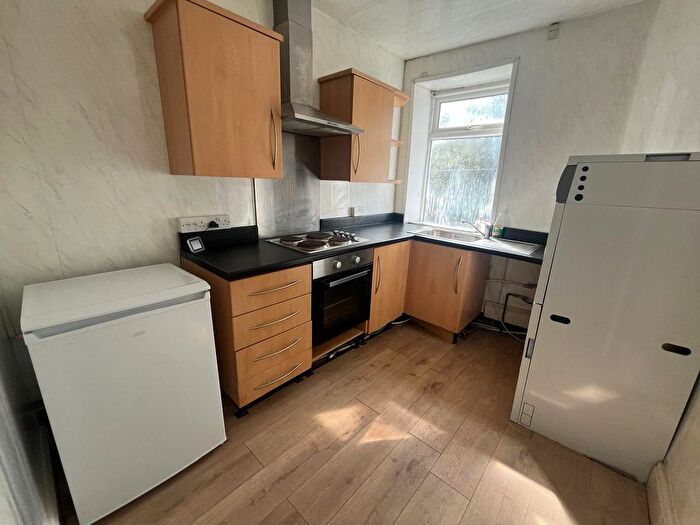 2 Bedroom Flat To Rent In Ashton Road, Oldham, OL8