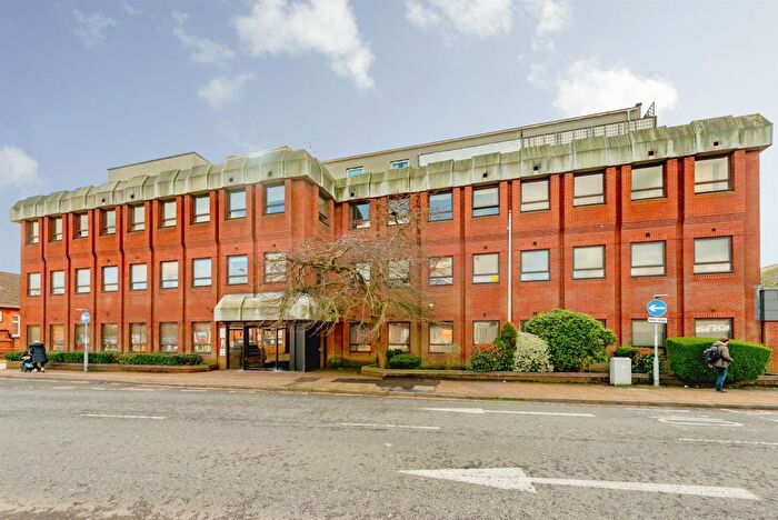 1 Bedroom Flat For Sale In White Lion Close, East Grinstead, RH19