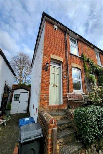 2 Bedroom Cottage To Rent In Bedroom End Of Terrace Cottage In Godalming, GU7