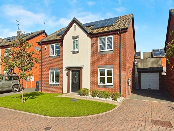 4 Bedroom Detached House For Sale In Brimstone End, Leamington Spa, CV31