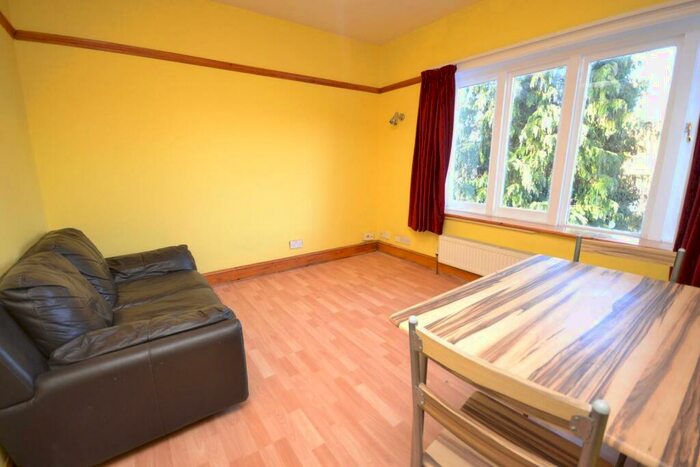 1 Bedroom Flat To Rent In Wokingham Road, Reading, Berkshire, RG6