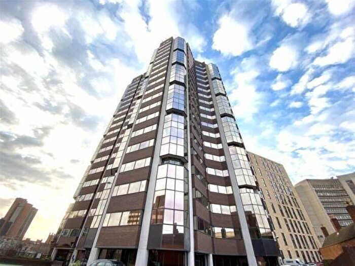 2 Bedroom Flat To Rent In Metropolitan House, One Hagley Road, Birmingham, B16