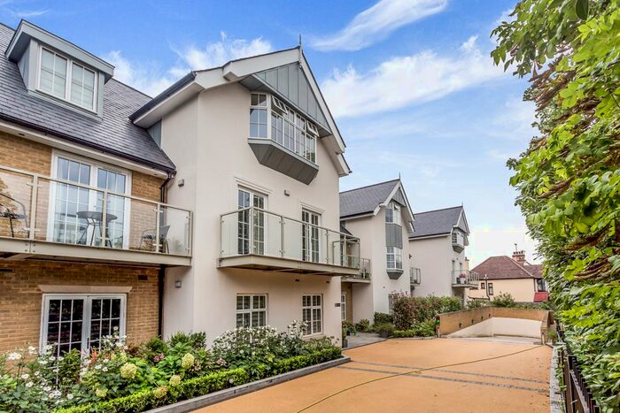 2 Bedroom Flat To Rent In High Beam House, High Road, IG8