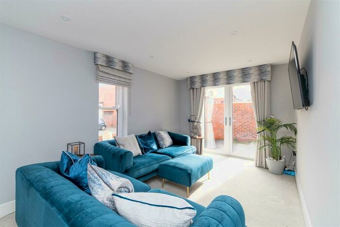 2 Bedroom Apartment To Rent In West Avenue, Gosforth, Newcastle Upon Tyne, NE3