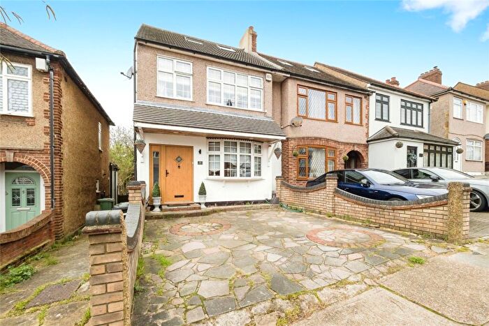 4 Bedroom End Of Terrace House For Sale In Mount Pleasant Road, Romford, RM5