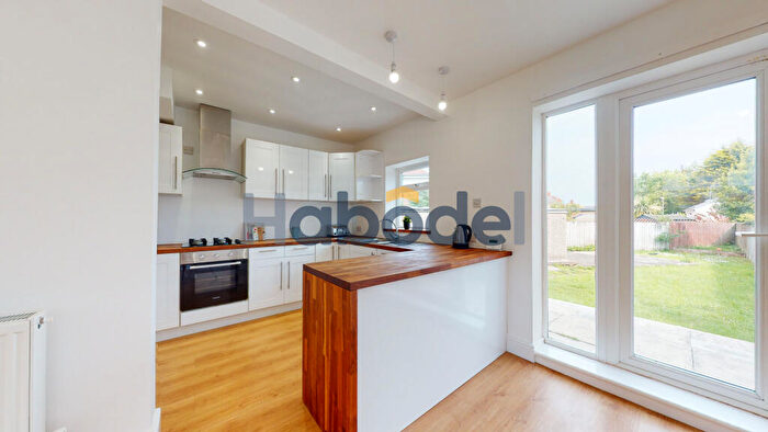 3 Bedroom Semi-Detached House To Rent In Avenue, Hull, HU6