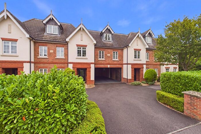 2 Bedroom Flat For Sale In Fernbank Road, Ascot, Berkshire, SL5