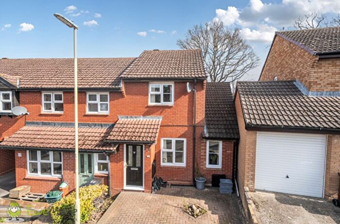 3 Bedroom End Terrace House For Sale In Farringdon Way, Tadley, Hampshire, RG26