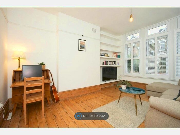 1 Bedroom Flat To Rent In Halesworth Road, London, SE13