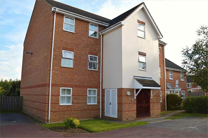 2 Bedroom Flat To Rent In Honeysuckle Close, Biggleswade, SG18
