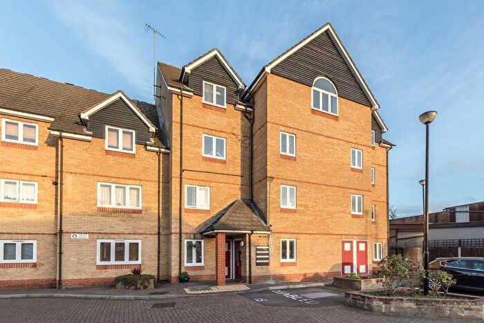 2 Bedroom Flat For Sale In The Ham, Brentford, TW8