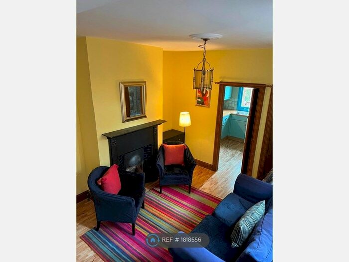 2 Bedroom Flat To Rent In Fairlawn Road, London, SW19