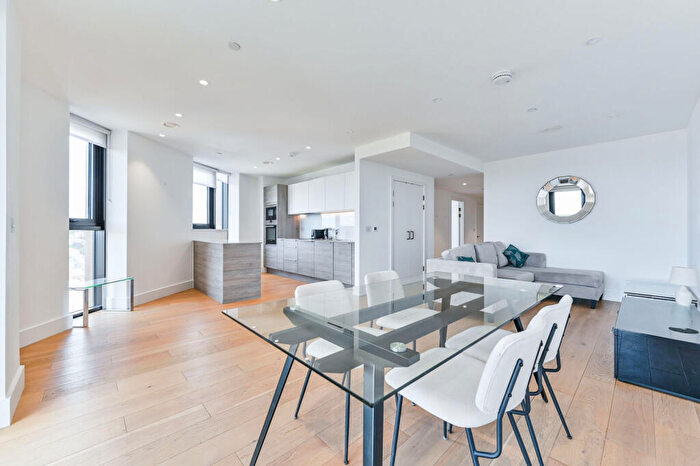3 Bedroom Flat To Rent In Kingsland High Street, Dalston, London, E8