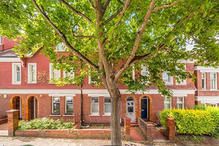 2 Bedroom Flat To Rent In Cricklade Avenue, Streatham, SW2