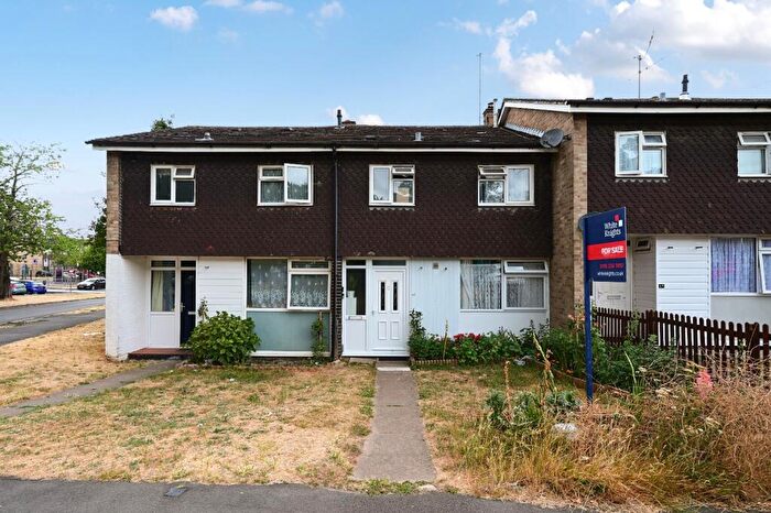 3 Bedroom Terraced House For Sale In Hexham Road, Reading, Berkshire, RG2