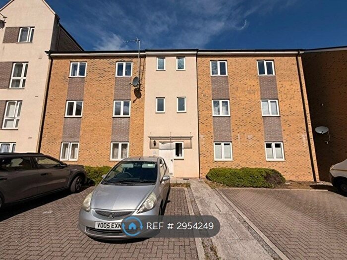 2 Bedroom Flat To Rent In Emersons Green, Bristol, BS16