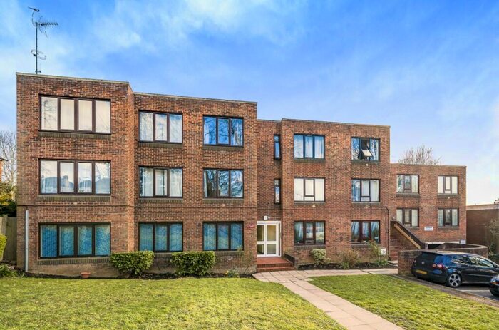 2 Bedroom Flat To Rent In Foxgrove Road Beckenham, BR3