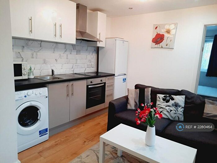 1 Bedroom Flat To Rent In Bath Road, Maidenhead, SL6