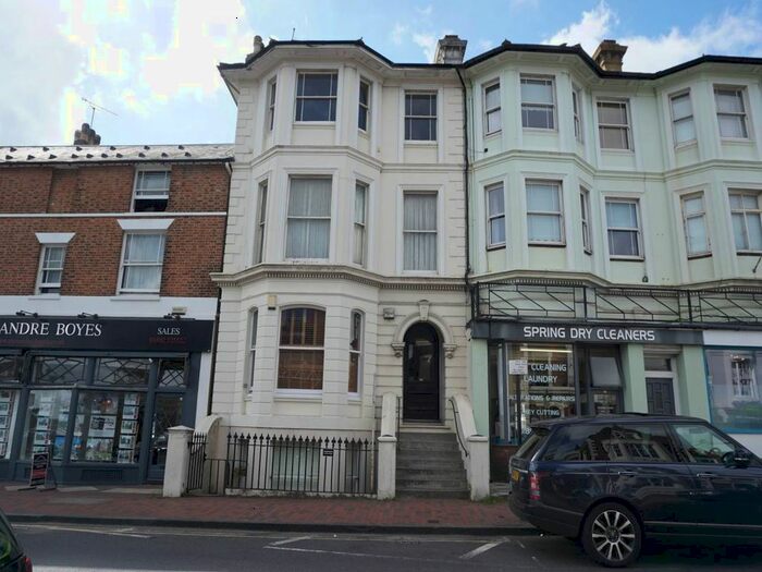 2 Bedroom Flat To Rent In Trafalgar House, Mount Ephraim, Tunbridge Wells, TN4