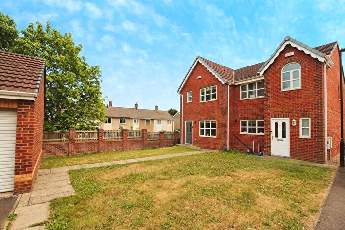 3 Bedroom Semi-Detached House For Sale In Windsor View, New Rossington, Doncaster, South Yorkshire, DN11