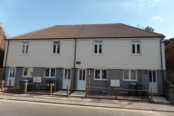 3 Bedroom Flat To Rent In Endeavour Cottages, London Road, CT17