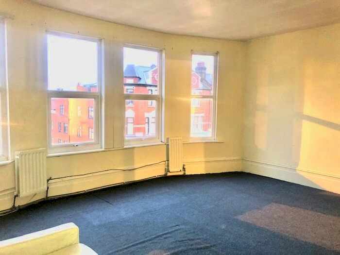 2 Bedroom Flat To Rent In Ballards Lane, Finchley, London, N3