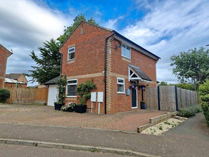 3 Bedroom Detached House For Sale In Sycamore Avenue, Woodford Halse, Daventry, NN11