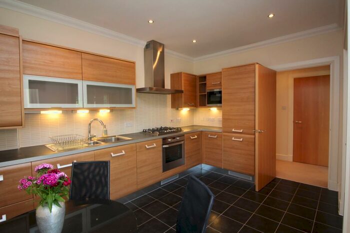 2 Bedroom Flat To Rent In Whittingehame Drive, Glasgow, G12