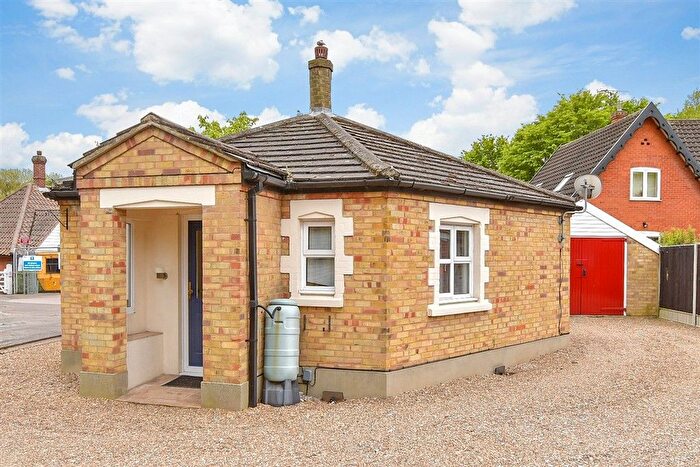 2 Bedroom Bungalow For Sale In Bridgecote Lane, Noak Bridge, Essex, SS15