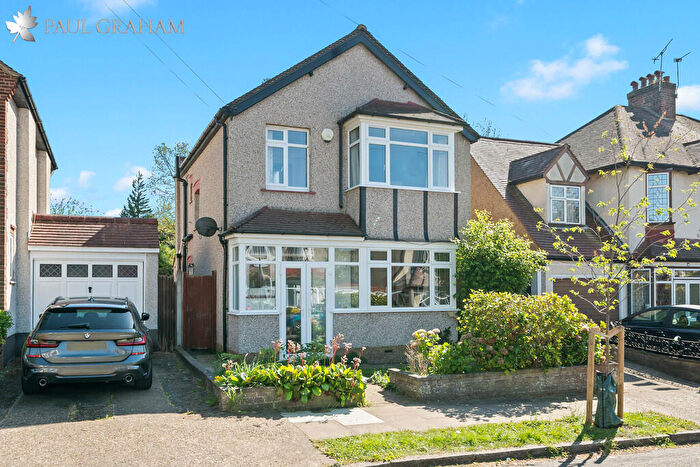 3 Bedroom Detached House For Sale In Crichton Avenue, Wallington, SM6