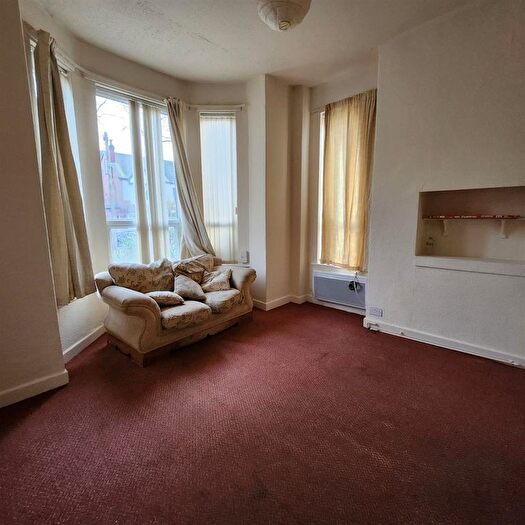 1 Bedroom Flat To Rent In Urmston Lane, Stretford, Manchester, M32