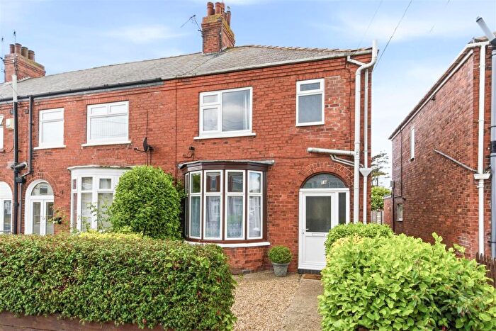 3 Bedroom End Of Terrace House For Sale In Lascelles Avenue, Withernsea, HU19