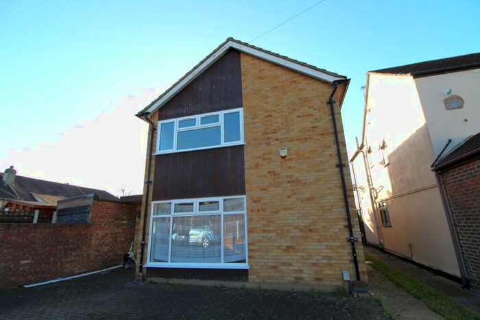 3 Bedroom Detached House To Rent In Norman Road, Hornchurch, Essex, RM11