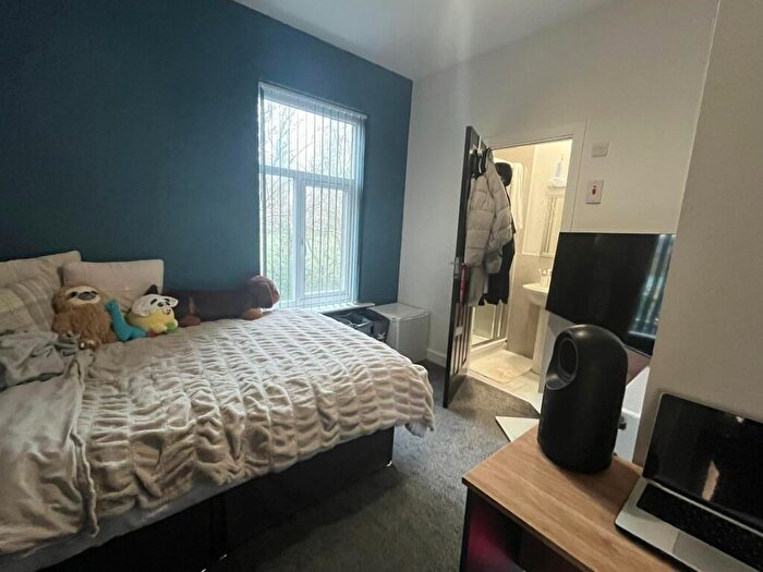 4 Bedroom House To Rent In Alpha Street, Salford, M6