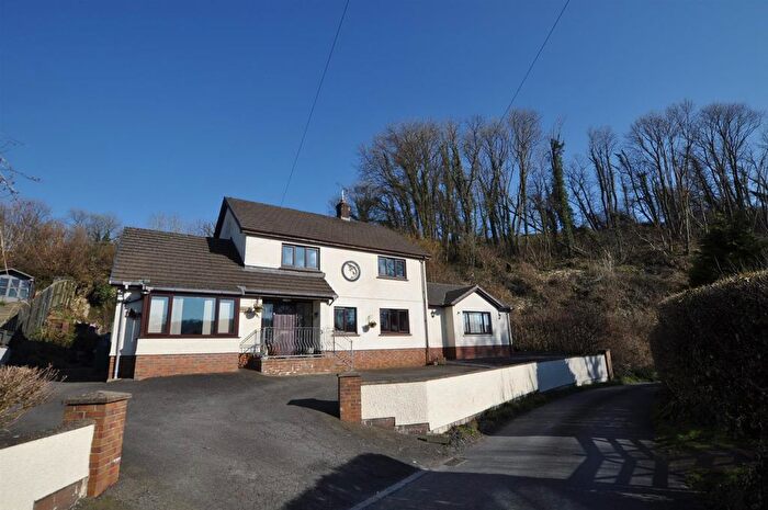 3 Bedroom Property For Sale In Bronwydd Arms, Carmarthen, SA33